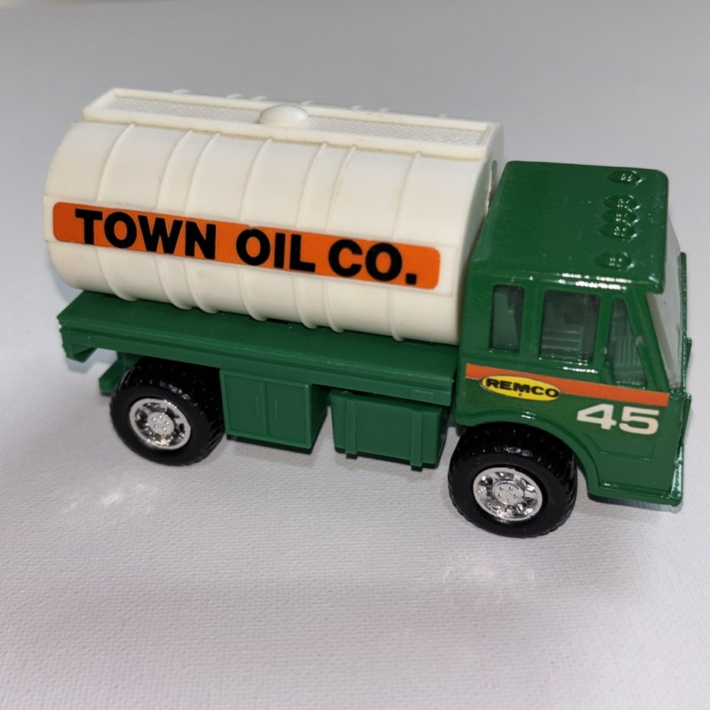 Remco 1988 Remco Town Oil Co Truck Green and White Toy Oil Truck - Picture 6 of 13